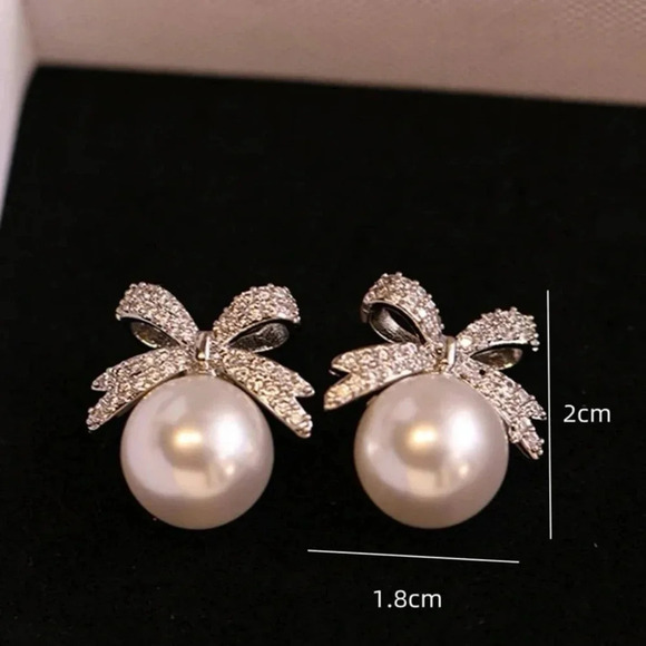 Rhinestone Bow & Faux Pearl Design Stud Earrings NEW - Picture 5 of 7